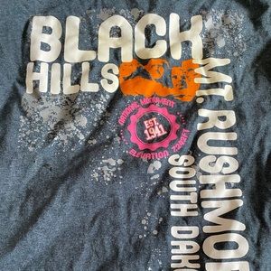 3 xl unisex black hills tee